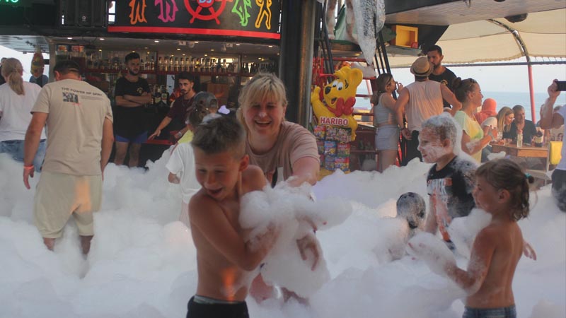 okurcalar foam party boat at night