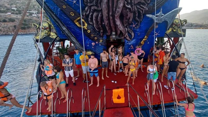 okurcalar night boat trip