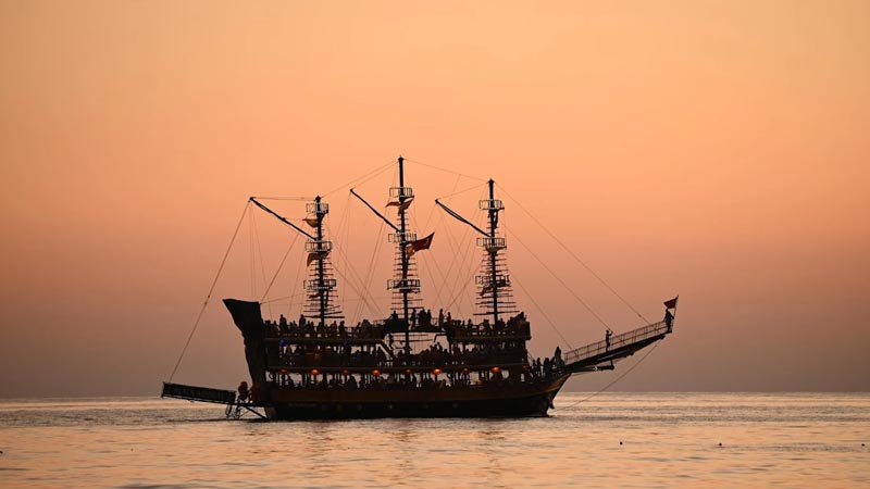 Boat trip at sunset in Okurcalar