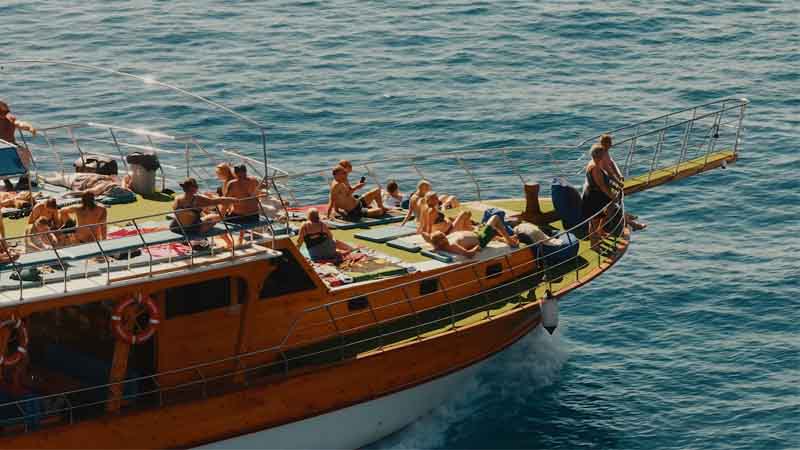 relax boat trip in okurcalar
