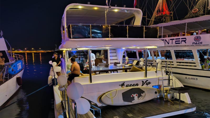 okurcalar queen yacht rental